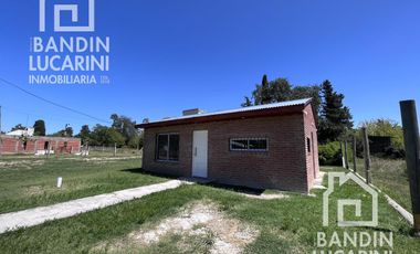 Casa a estrenar en Barrio Cerrado sin expensas El Relincho Bosques Souriguez sobre lote de 600 m2.