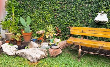 CASA EN 2 PLANTAS 3 DORMITORIOS JARDIN CON PILETA