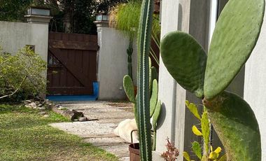 CASA EN 2 PLANTAS 3 DORMITORIOS JARDIN CON PILETA