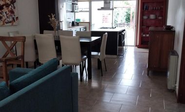 Casa en venta - 4 Dormitorios 3 Baños - 350mts2 - Miramar