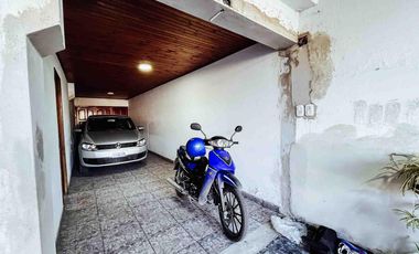 Casa en venta - 2 Dormitorios 1 Baño - Cocheras - 420Mts2 - Berisso