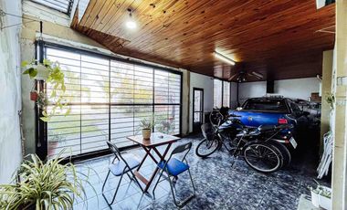 Casa en venta - 2 Dormitorios 1 Baño - Cocheras - 420Mts2 - Berisso