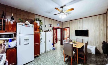 Casa en venta - 2 Dormitorios 1 Baño - Cocheras - 420Mts2 - Berisso