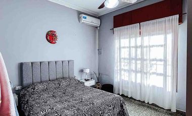 Casa en venta - 2 Dormitorios 1 Baño - Cocheras - 420Mts2 - Berisso
