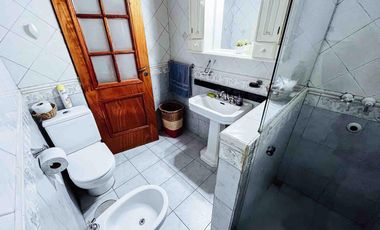 Casa en venta - 2 Dormitorios 1 Baño - Cocheras - 420Mts2 - Berisso