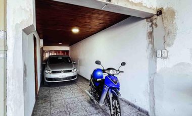 Casa en venta - 2 Dormitorios 1 Baño - Cocheras - 420Mts2 - Berisso