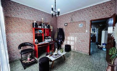 Casa en venta - 2 Dormitorios 1 Baño - Cocheras - 420Mts2 - Berisso