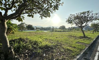 Charming Lakeview Plot in Palm Hills - Palm Hills Golf Club