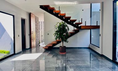 Casa en Fraccionamiento en Lomas de Atzingo Cuernavaca - ROQ-1253-Fr