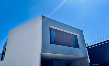 Casa en Fraccionamiento en Lomas de Atzingo Cuernavaca - ROQ-1253-Fr