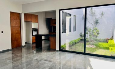 Casa en Fraccionamiento en Lomas de Atzingo Cuernavaca - ROQ-1253-Fr