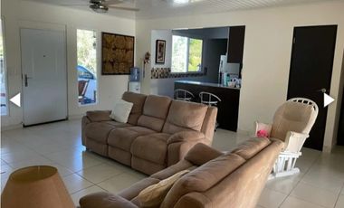 SE VENDE CASA DE 4 HABITACIONES Y AMPLIO PATIO EN SANTIAGO
