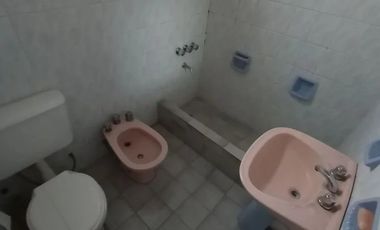 Casa PH en venta en Bernal Oeste