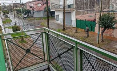 Casa PH en venta en Bernal Oeste