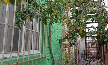 Casa PH en venta en Bernal Oeste