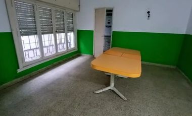 Casa PH en venta en Bernal Oeste