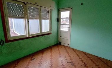 Casa PH en venta en Bernal Oeste