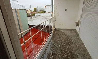 Casa PH en venta en Bernal Oeste