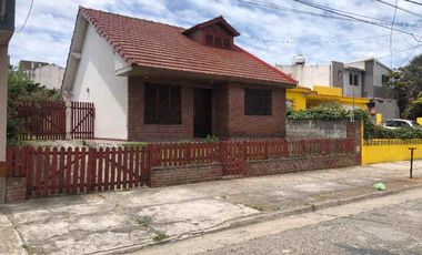 Casa con Departamento en venta en Santa Teresita