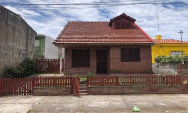 Casa con Departamento en venta en Santa Teresita