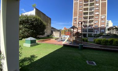 Venta - OPORTUNIDAD! Depto. 4 amb c/Balcón y Cochera