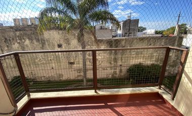 Venta - OPORTUNIDAD! Depto. 4 amb c/Balcón y Cochera