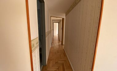 Venta - OPORTUNIDAD! Depto. 4 amb c/Balcón y Cochera