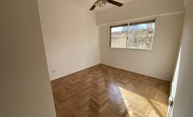 Venta - OPORTUNIDAD! Depto. 4 amb c/Balcón y Cochera