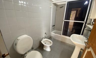 Venta - OPORTUNIDAD! Depto. 4 amb c/Balcón y Cochera