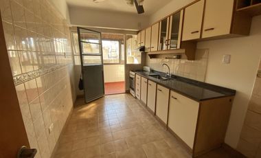 Venta - OPORTUNIDAD! Depto. 4 amb c/Balcón y Cochera