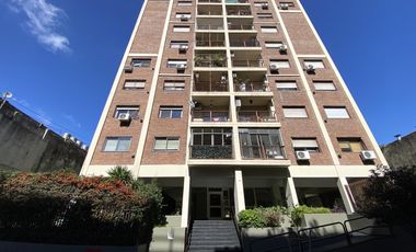 Venta - OPORTUNIDAD! Depto. 4 amb c/Balcón y Cochera