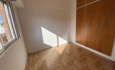 Venta - OPORTUNIDAD! Depto. 4 amb c/Balcón y Cochera