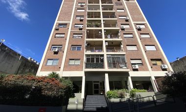 Venta - OPORTUNIDAD! Depto. 4 amb c/Balcón y Cochera