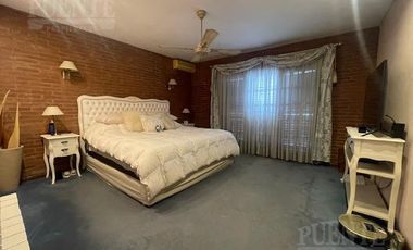 Casa en Lomas Este