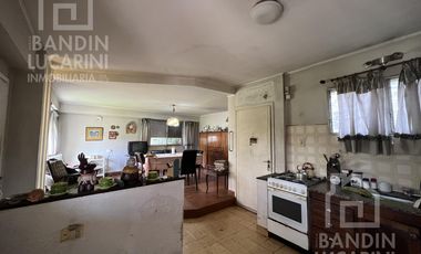 Casa en Ranelagh Venta de 4 ambientes sobre Avenida Eva Peron (Ex Sevilla) Ideal Comercio