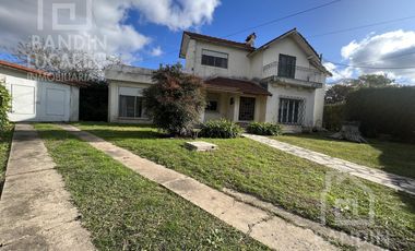 Casa en Ranelagh Venta de 4 ambientes sobre Avenida Eva Peron (Ex Sevilla) Ideal Comercio