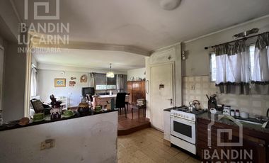 Casa en Ranelagh Venta de 4 ambientes sobre Avenida Eva Peron (Ex Sevilla) Ideal Comercio