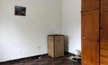 Casa en venta - 3 Dormitorios 2 Baños - Cochera - 180Mts2 - Quilmes