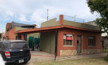 Casa en venta - 3 Dormitorios 2 Baños - Cochera - 180Mts2 - Quilmes