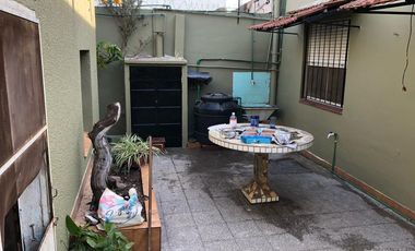 Casa en venta - 3 Dormitorios 2 Baños - Cochera - 180Mts2 - Quilmes