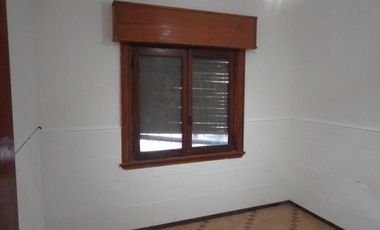 Casa en venta - 3 Dormitorios 2 Baños - Cochera - 180Mts2 - Quilmes