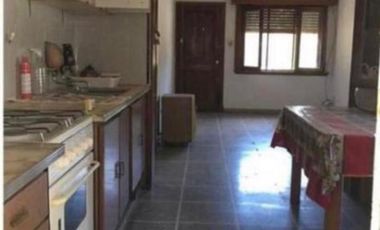 Casa en venta - 3 Dormitorios 2 Baños - Cochera - 180Mts2 - Quilmes