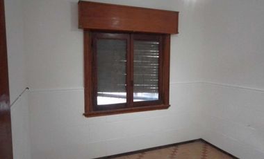 Casa en venta - 3 Dormitorios 2 Baños - Cochera - 180Mts2 - Quilmes
