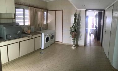 SE VENDE INMEJORABLE PISO UBICADO EN BARRIO CONSTITUYENTES.