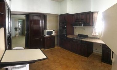 SE VENDE INMEJORABLE PISO UBICADO EN BARRIO CONSTITUYENTES.