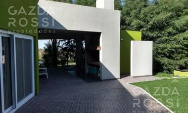 Excelente propiedad estilo moderno con gran parque y piscina en barrio Brickland, Canning.