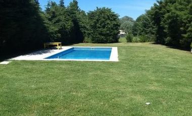 Excelente propiedad estilo moderno con gran parque y piscina en barrio Brickland, Canning.