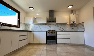 Casa a estrenar en Bajo La Viña