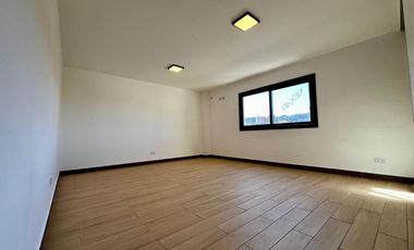 Casa a estrenar en Bajo La Viña
