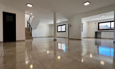 Casa a estrenar en Bajo La Viña
